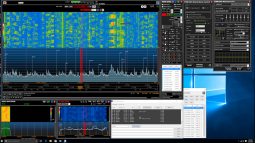 FDM-SW2 software during DX contest with DX spotting on.